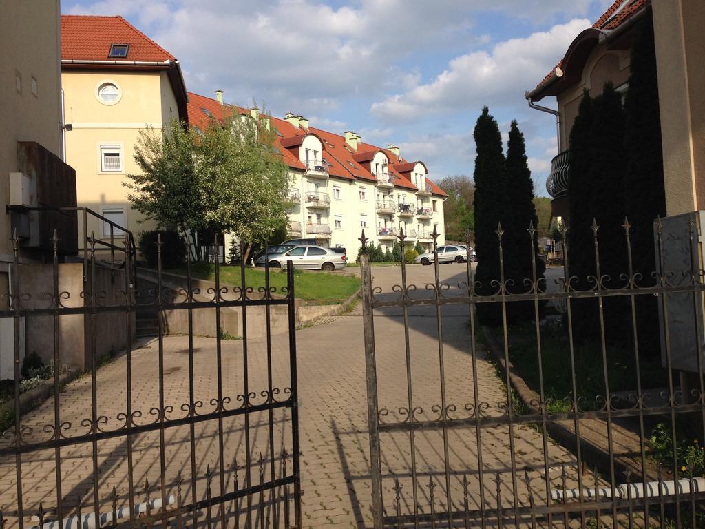 Kristaly Apartman Eger Exterior foto